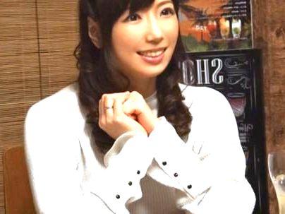 ＜相席居酒屋＞「ババア、興奮気味ｗ！」一人呑みしている熟女をゲット！誘ってエロ行為浮気ファックさせちゃう(無料エロ動画)