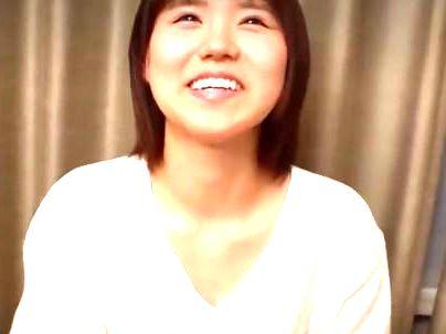 ＜素人女子大生！＞「素朴でしょｗｗ！」スレンダー美乳おっぱいうぶな美少女！ガチｓｅｘシチャウゾ(無料エロ動画)