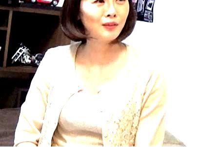 ＜おばさんレンタル＞「五十路？エッロｗ！」優しい感じの美魔女オバサン奥さん！口説かれ浮気不倫ネトラレ行為(無料エロ動画)