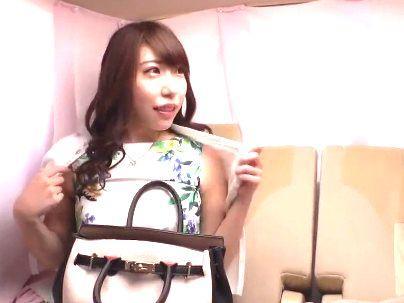 ＜素人妻ナンパ！＞「唇・・・エッロｗ！」セレブの美人奥さんゲッツ！バイブでマジイキ絶頂シチャウゾ(アダルト動画)