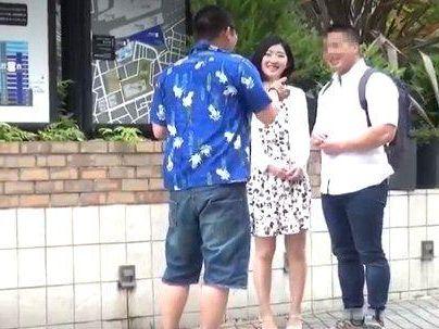 ＜顔出しMM号＞「自慢のが・・・！」世界一近い距離で綺麗な奥さんが種付け膣内発射中出しになっとるやん！(無料エロ動画)