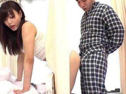 ＜病室で見舞い客＞「ミニスカパンチラ我慢できないｗＷ！」欲求不満の彼女に俺チンポ後ろから入れてやったらｗＷ