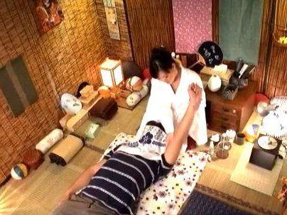 ＜人妻専門耳かき店！＞「始めますネ…♡！」やべーだろｗ耳クソは取ってくれるは人妻とか・・我慢できませんでしたｗ！