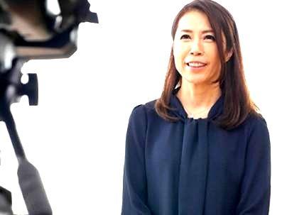 ＜初撮り妻！＞「五十路？ウソだろ！」上品な感じの美魔女オバサン！恥じらいながらエロ行為に発展シチャウゾ！