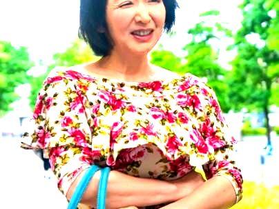 ＜綺麗なおばさん＞「ババア登場ｗ！」上品な感じのシロウトのオバサン熟女！口説かれてエチエチ発展シチャウ！(無料エロ動画)