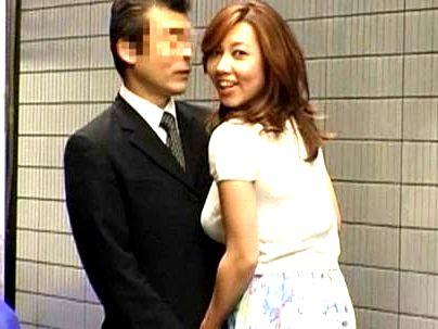 ＜新橋で逆ナン＞「私とｈしたくないですか…♡？！」人気AV女優風間ゆみが逆ナンパ！エロ行為楽しんじゃうゾ(無料エロ動画)