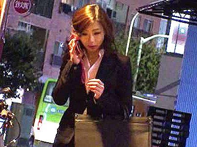＜黒人押込みレイプ＞「もしもし…♡！」帰宅中の1人暮らしのOL！狙われて強引にエロ行為に持ち込まれるいぞ(無料エロ動画)
