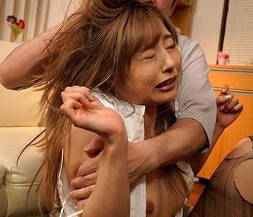『ち、違う…感じてないです、あぁうう！』【人妻】カス義父にデカチンでハメハメ膣痙攣しっぱなし妻！《レｘプ》