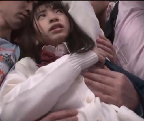 【JK】気弱な制服女子が痴漢師集団に囲まれてしまって絶体絶命！誰も助けてくれない状況で大人たちの性処理道具にされちゃう