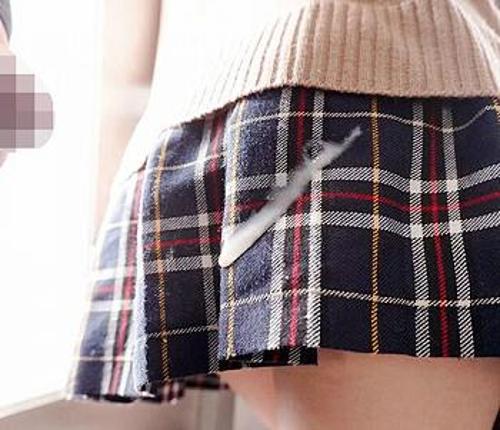 『ダメダメ…お願い、ちんちん挿れないでぇ！！』【JK】最低犯罪者に抵抗虚しくキツマンに挿し込まれた女の子！《強姦》