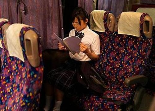 『ひっ…お願いです、やめてください…』【JK】カスレイプ犯に拒絶したのに巨根ペニスを貫かれた少女！《強姦》