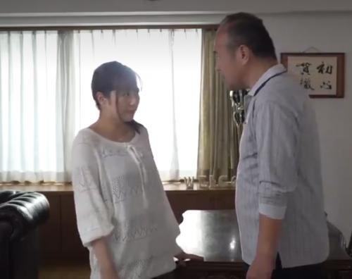 【人妻】『俺はずっとお前のことを想っていた…』義父に告白されて迫られる奥さま！抵抗しても強引に押し倒されてセックスされた