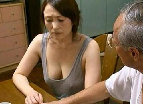 『ダメぇ、チンチン挿れないで…！』【熟女】生理的に嫌いな野郎にチンチンで奥まで貫かれてオナホ扱いされたオバサン！《強姦》