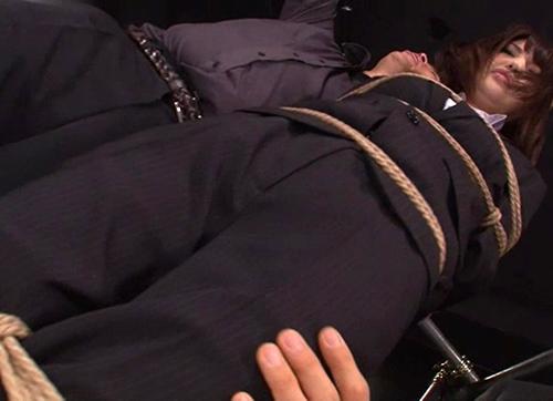 『ダメダメ、本当に挿れちゃダメよ…！』【美女】キモ野郎にマラで鬼ピスされて性欲処理道具にされたお姉さん！《レｘプ》