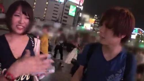 巨乳美女と露天風呂に入り、胸を揉み、フェラチオをする