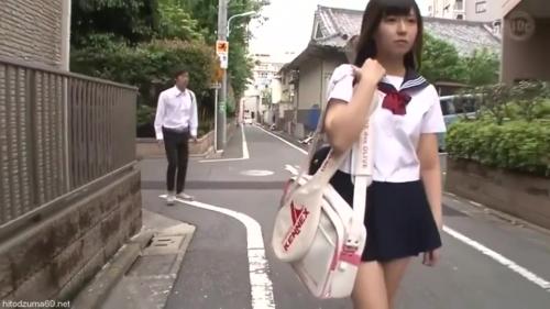 シャイな女子校生との修正駅でイラマチオ