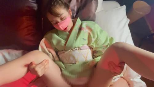 初詣帰りの１９才着物美少女をホtルに連れ込み中出しsexryo＆yuu素人カップル//歳の差/女子大生/スタイル抜群/色白/美乳/着物/スマホ撮影/english Subtitles