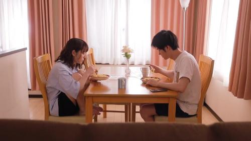 私のガールフレンドが従業員のために不在の間