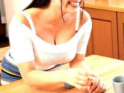 ＜若妻NTR！＞「胸の谷間がやべーぞｗ！」巨乳オッパイボイン奥さん！義父のチンポでヤラレルぞ(アダルト動画)
