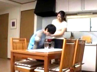 ＜人生の光と影＞「ｈしたいの…♡！」色気半端ない美人奥さん！甥っ子と近親相姦エロ行為になっちゃうぞ(アダルト動画)