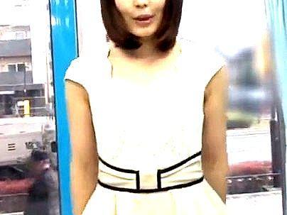 ＜マジックミラー号 ！＞「私でいいんですか？」綺麗な清楚系若妻！MM号でチェリー君筆おろしシテクレチャウ(無料エロ動画)
