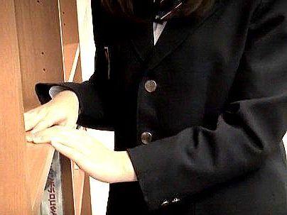 ＜図書館＞「ヤメテクダサイ…！」清楚系可愛い制服女子！痴漢師に強引にヤラレマクリ(無料エロ動画)