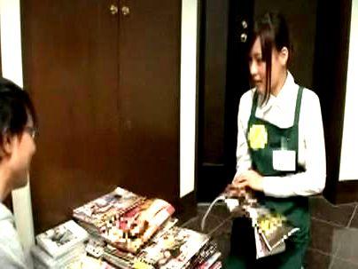 ≪エロ本買取女子！≫【え？これ凄い…】エロ本を買取してくれる女の子が興奮してしまい・・男にエチエチ発展シチャウゾ！