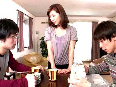 ＜長男と不仲の嫁＞「ｈしたいの…♡」欲求不満の奥様ヒトヅマ！次男を誘惑して禁断エロ行為に発展シチャウゾ！(無料エロ動画)