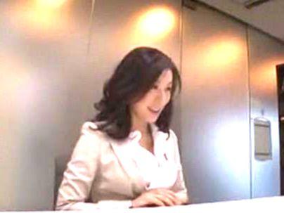 ≪痴女≫【ほしいの…♡オチンポ…】最高でしょｗW！人気熟女のＡＶ女優！男子生徒を逆痴漢楽しんじゃう(無料エロ動画)