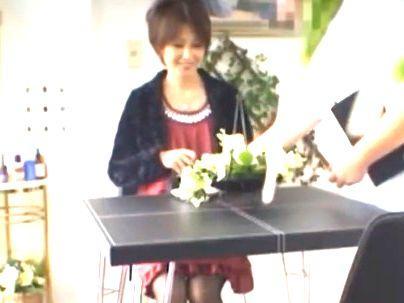 ＜人妻熟女＞「ババアの隠し撮りｗ！」巨乳オッパイのオバサン熟女！エロマッサの餌食でもだえる姿ヤッバ(無料エロ動画)