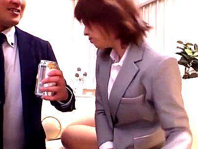 ＜泥酔女上司！＞「ちょっと、よっやちゃの…♡」酔っぱらったボイン先輩OL！自宅に送ったらエチエチ発展シチャウゾ！！