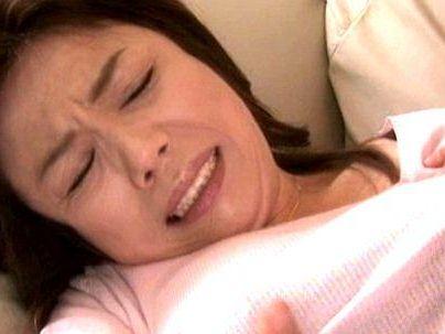 ＜旦那の同僚に＞「ダメなの…やめて！」ぽっちゃり美魔女オバサン！他人棒でネトラレｓｅｘ持ち込まれたぞ！(無料エロ動画)