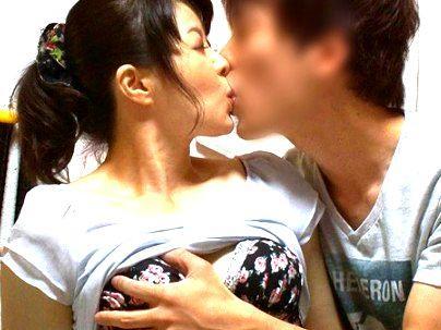 ＜人妻熟女！＞「すごいのこれ…」巨乳おっぱい美魔女オバサン！口説かれなし崩し的エロ行為持ち込んじゃうぞ！