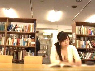 ＜図書館スカート＞「え＞ヤメテクダサイ…！」真面目に勉強してた女子！媚薬バイブでヤラレル(アダルト動画)