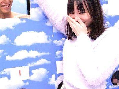＜ジックミラー号！＞「彼氏のチ○ポはこれかな…？？」清楚系可愛い女子！恥じらいながらチンポ探ししちゃう！(無料エロ動画)