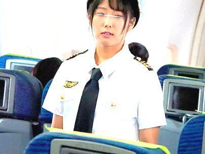 ＜CA飛行機痴●＞「この女・・やられるぞ！」鬼畜な男に強引にヤラレル！キャビンアテンダントが興奮してっゾ！