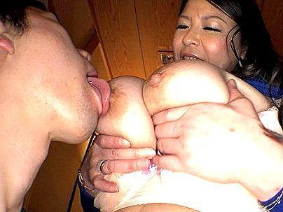 ＜人妻熟女！＞「四十路、超乳デカすぎる！おデブの爆乳痴女！Ｌカップおばさんが半端ないぞ(アダルト動画)
