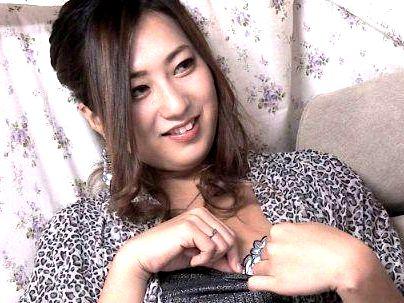 ＜素人妻ナンパ＞「イタダキマ～ス！」クッソエロい感じの奥さん！ゲットして他人棒で種付け膣内発射中出し！