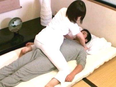 ＜美人整体師＞「まじか？！」若い美人整体師さん！チンポくっつけたら・・まさかのｓｅｘ突入したゾ(アダルト動画)