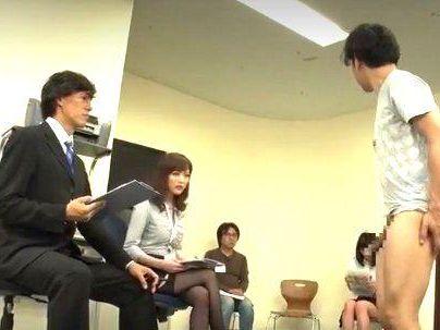 ＜保健体育＞「この学校やべーぞｗＷ」男女が体の違いを全裸になって学習！女教師が痴女行為でえちえちしてっゾ(無料エロ動画)