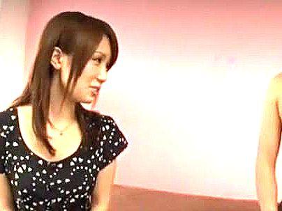 ＜小島みなみ＞「かわええｗW！」デビュー1周年のクッソ可愛い美少女！男の潮ふきさせちゃうぞ(無料エロ動画)