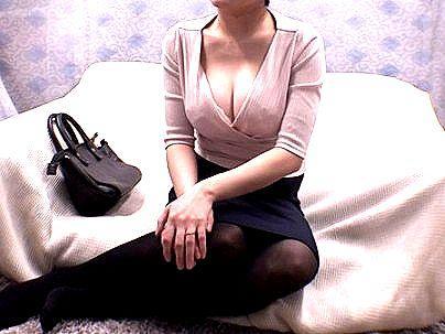 ＜人妻ナンパ！＞「パイ乙、たまんね～ぞ！」色っぽい感じのボーイシ巨乳奥さん！生ハメエロ行為でやっとるぞ(アダルト動画)