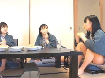 ＜慰安旅行＞「お風呂入ろうかしら！」欲求不満すぎる奥さん！お風呂で他人棒オマンコに出し入れされちゃうぞ(無料エロ動画)