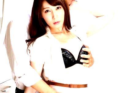 ≪親友に母親≫【おっきいの…】スレンダー美乳おっぱい人妻奥さん！息子の友達といけない関係にはまっちゃう(無料エロ動画)