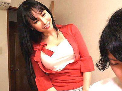 ＜近親相姦！＞「マッマたまんね～ｗ！」色気半端ないお母さん！引きこもり息子のために近親相姦発展しちゃう(無料エロ動画)