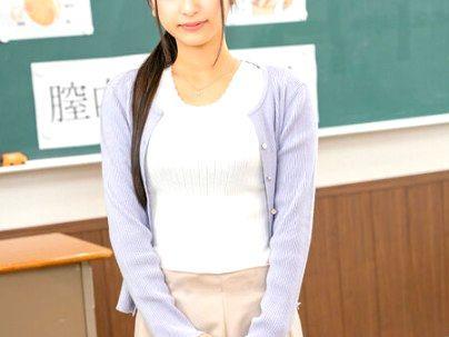 ＜新任女教師！＞「教えてあげる…♡」ウソだろ？真面目そうな清楚系先生が・・・生徒たちに性教育自分の体使っておしえちゃう！
