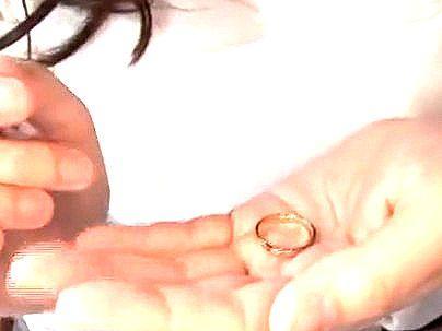＜人妻不倫旅行＞「これは、外します…！」って指輪外してやる気満々だな～！美女奥さんが他人棒で浮気行為シチャウゾ！