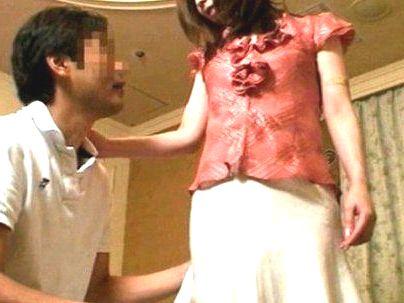 ＜秘密のアルバイト＞「32歳、涼子、登場！」欲求不満の美人奥さん！旦那に内緒でエロ行為に稼ぐ(無料エロ動画)