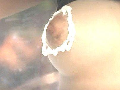 ＜素人女子大生＞「パイ乙、エッロｗW！」可愛い美少女がMM号乗車！カーテン越しでエロ行為発展シチャウゾ(無料エロ動画)