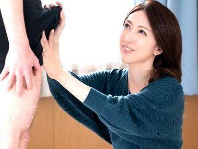 ＜人妻熟女＞「おばさんでもいいの…♡？」色気半端ないオバサン！童貞くん相手に筆おろしシテクレチャウ(無料エロ動画)